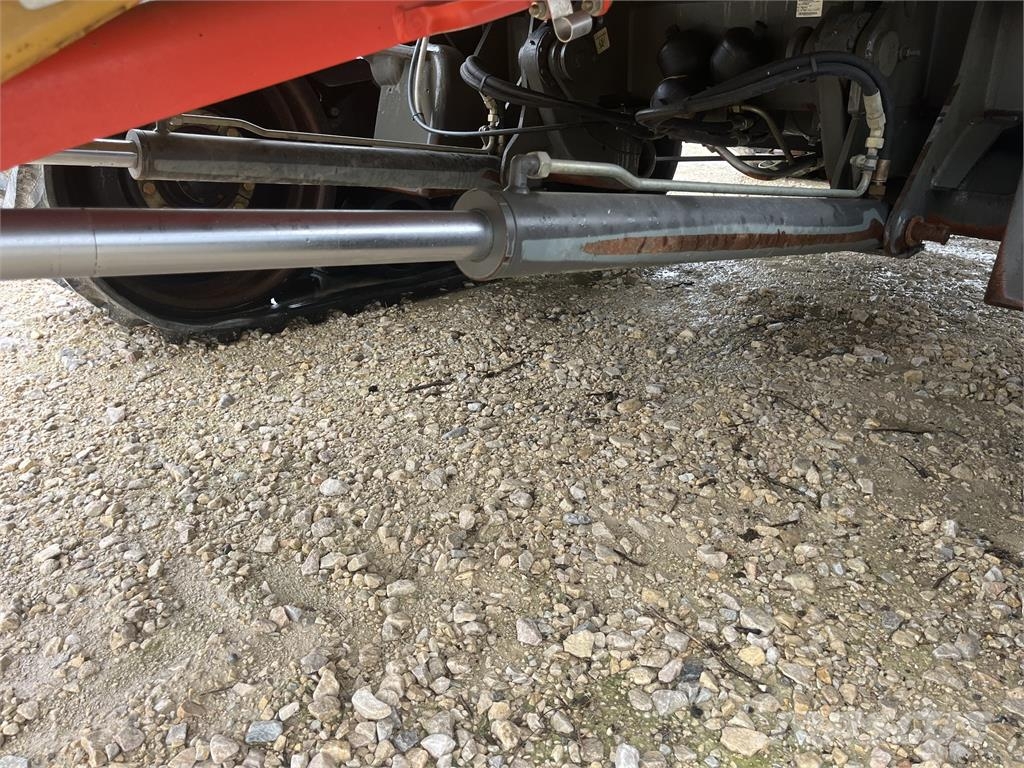 CAT 585R 聯合收穫機