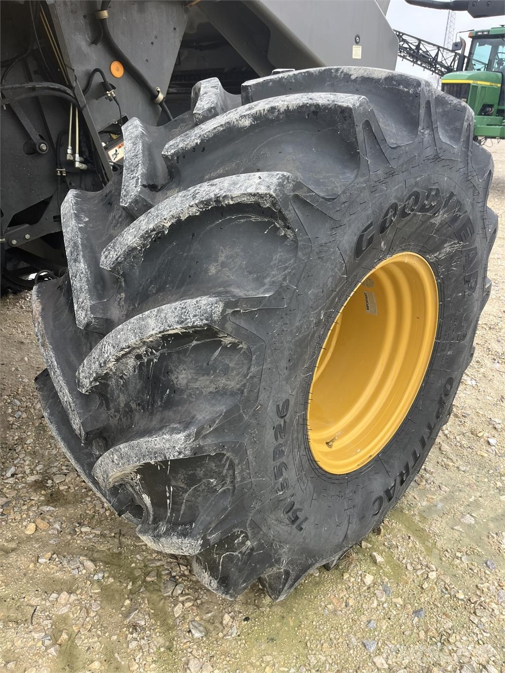 CAT 585R 聯合收穫機