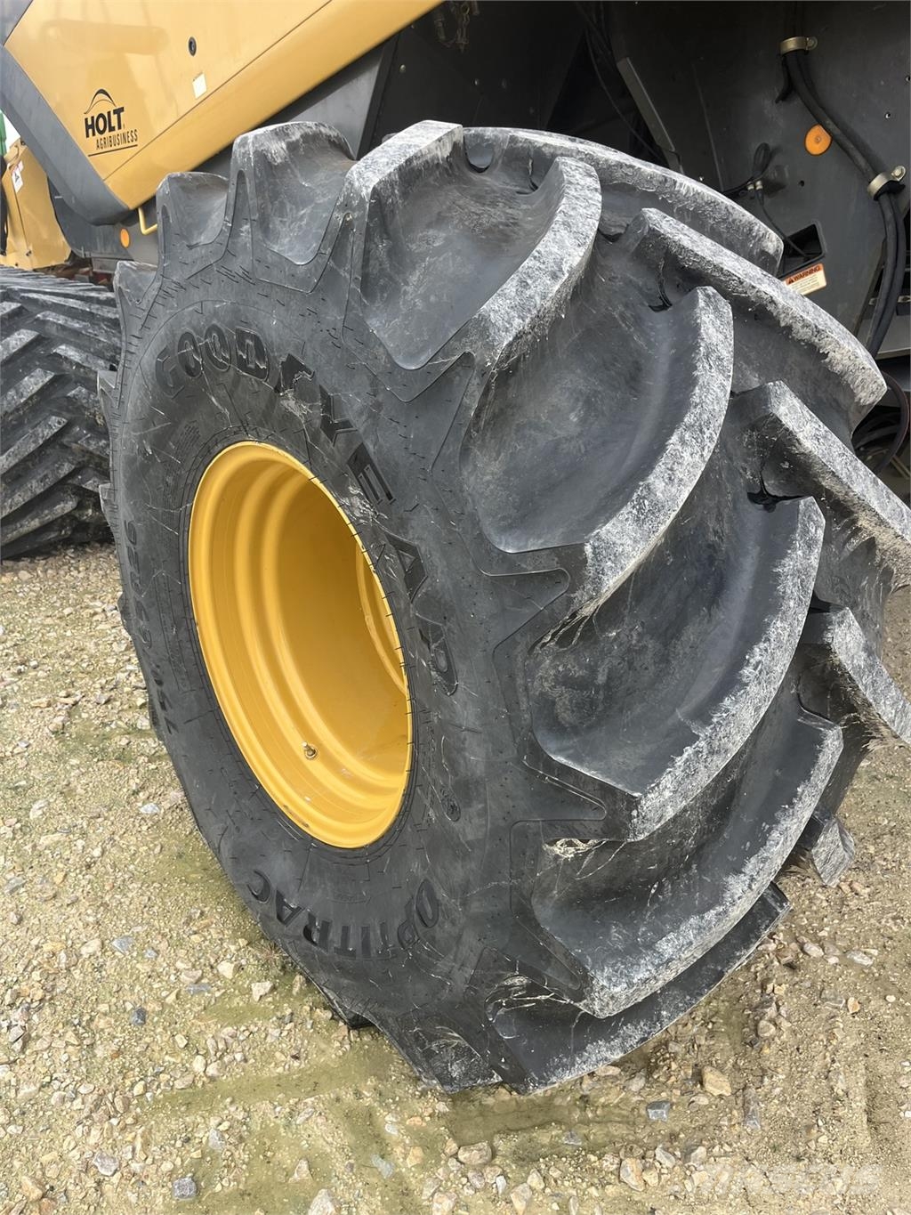 CAT 585R 聯合收穫機