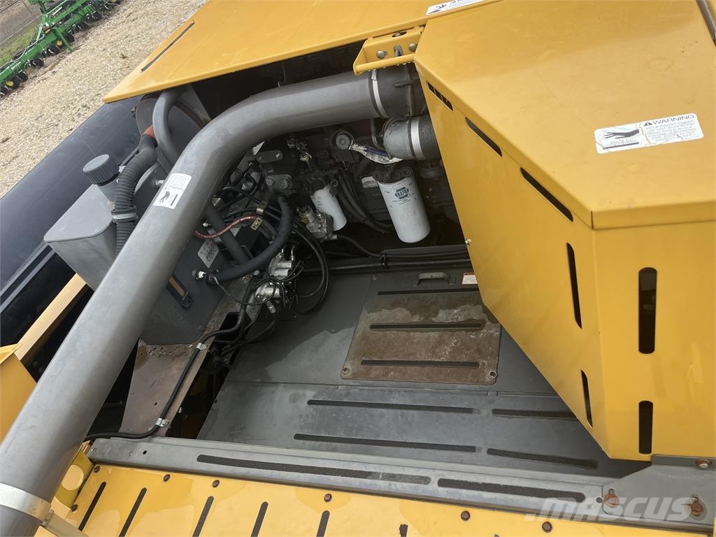 CAT 585R 聯合收穫機