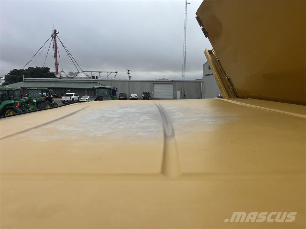 CAT 585R 聯合收穫機