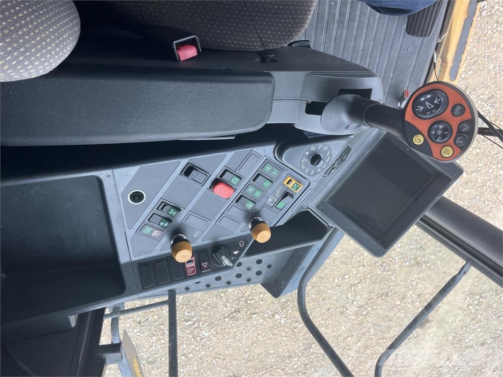 CAT 585R 聯合收穫機
