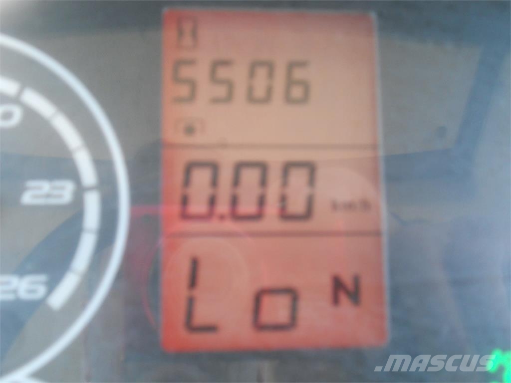 CLAAS AXOS 340 Traktori