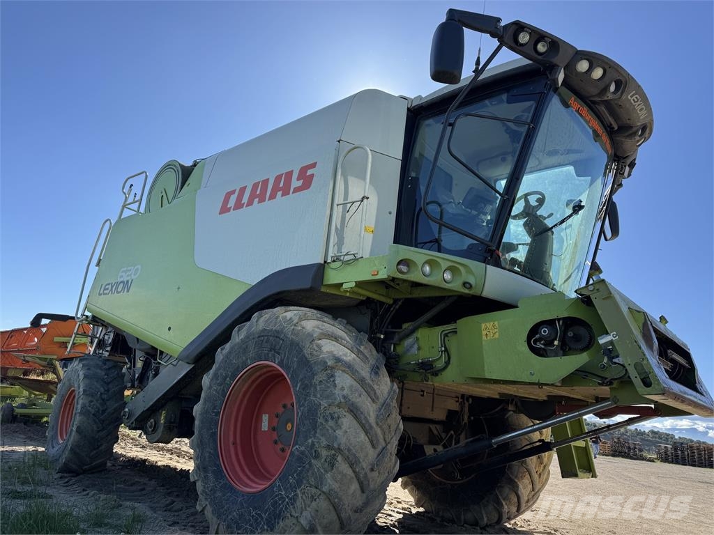 CLAAS LEXION 620 Sklízecí mlátičky