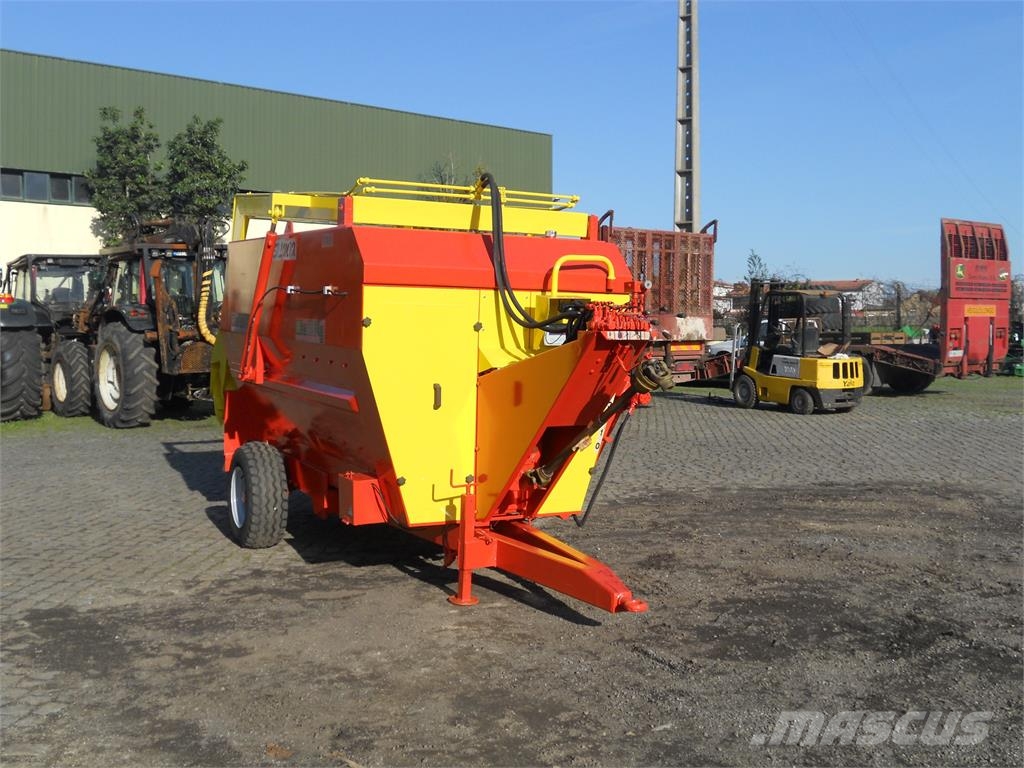 Comag 6M3 Voermachines