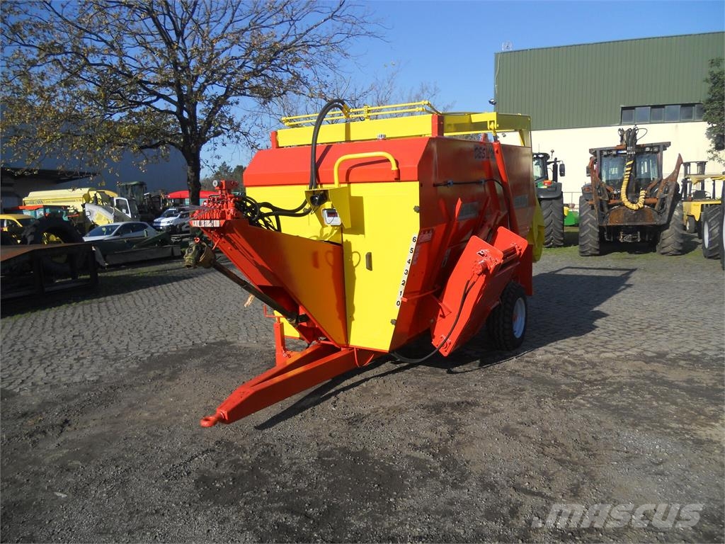 Comag 6M3 Voermachines
