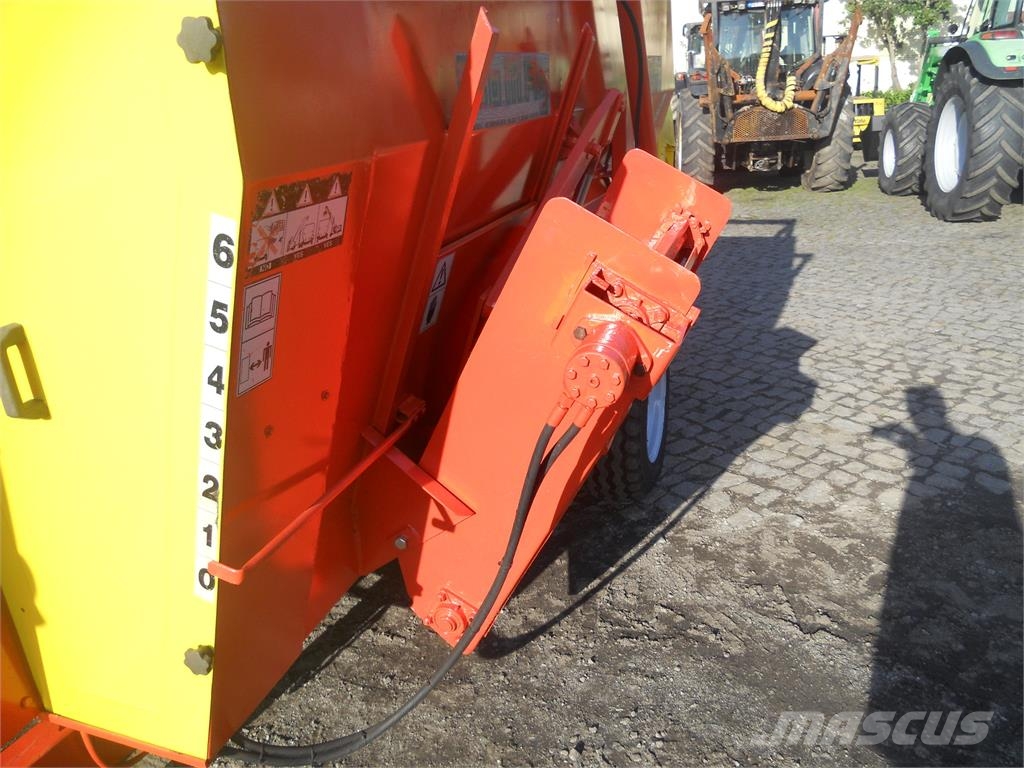 Comag 6M3 Voermachines