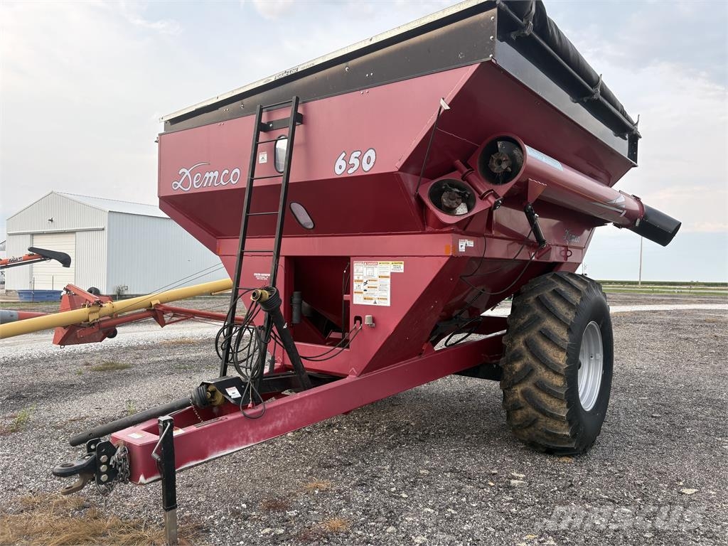 Demco 650 مقطورة حبوب
