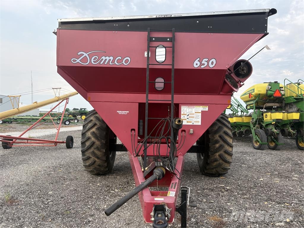 Demco 650 مقطورة حبوب