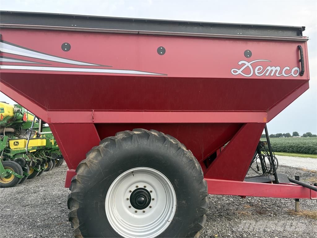 Demco 650 مقطورة حبوب