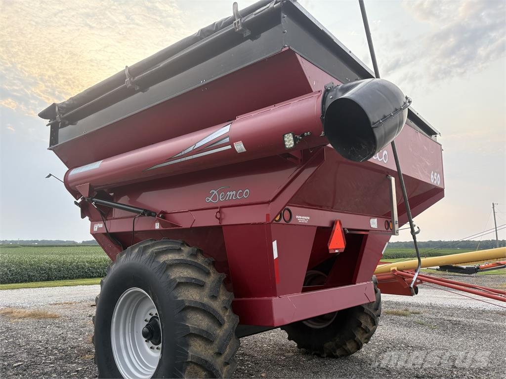 Demco 650 مقطورة حبوب