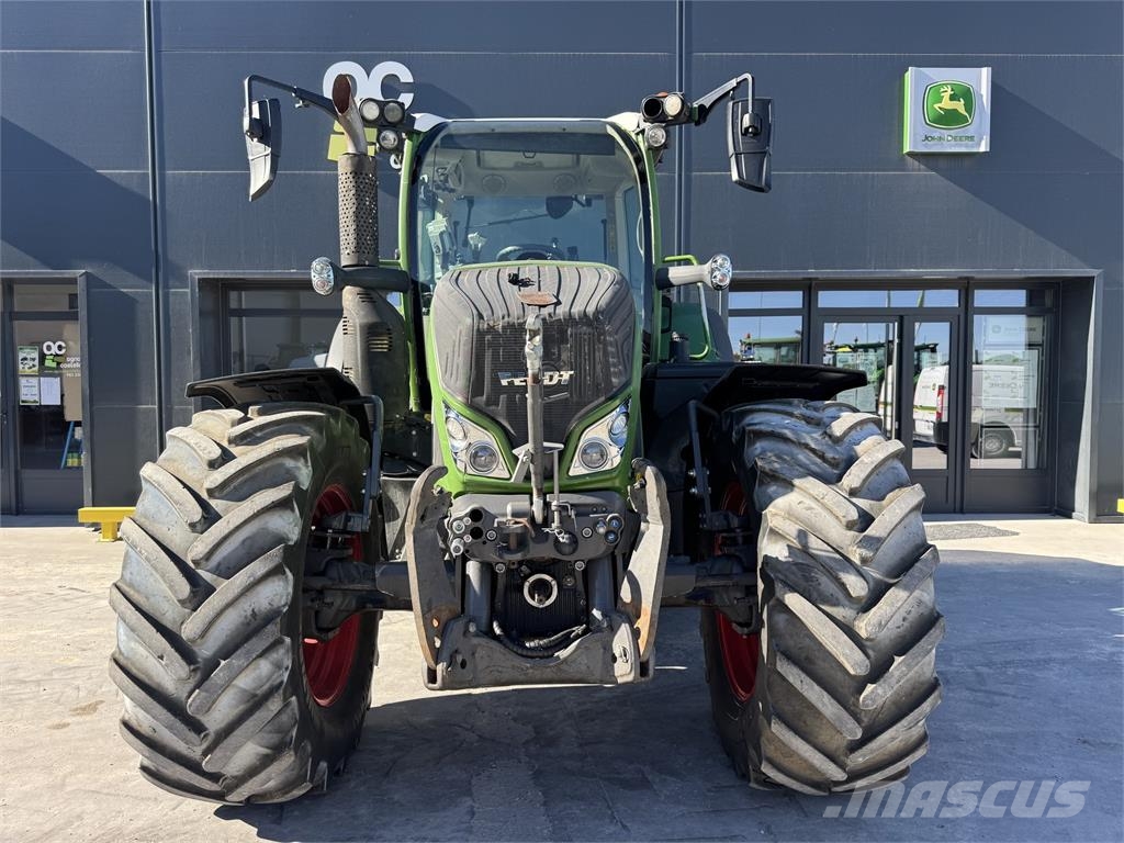 Fendt 718 الجرارات