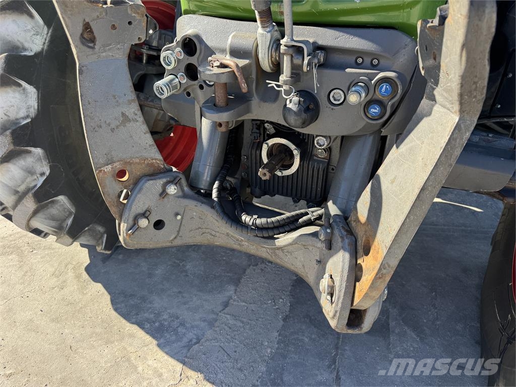 Fendt 718 الجرارات