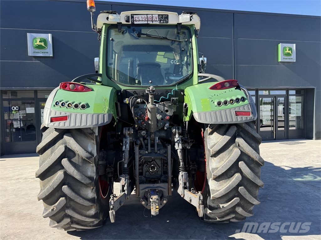 Fendt 718 الجرارات