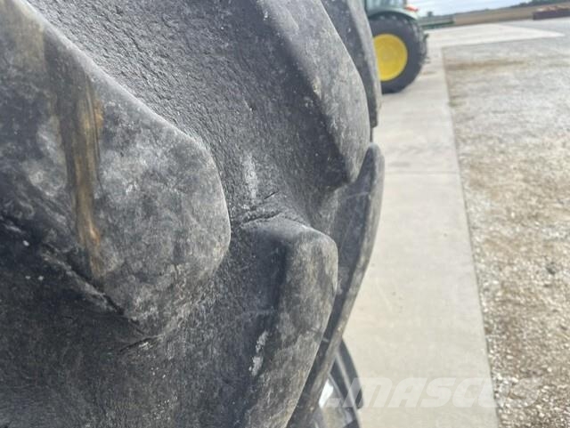 Firestone 30.5x32 Combine Tires Wheels Rehvid, rattad ja veljed