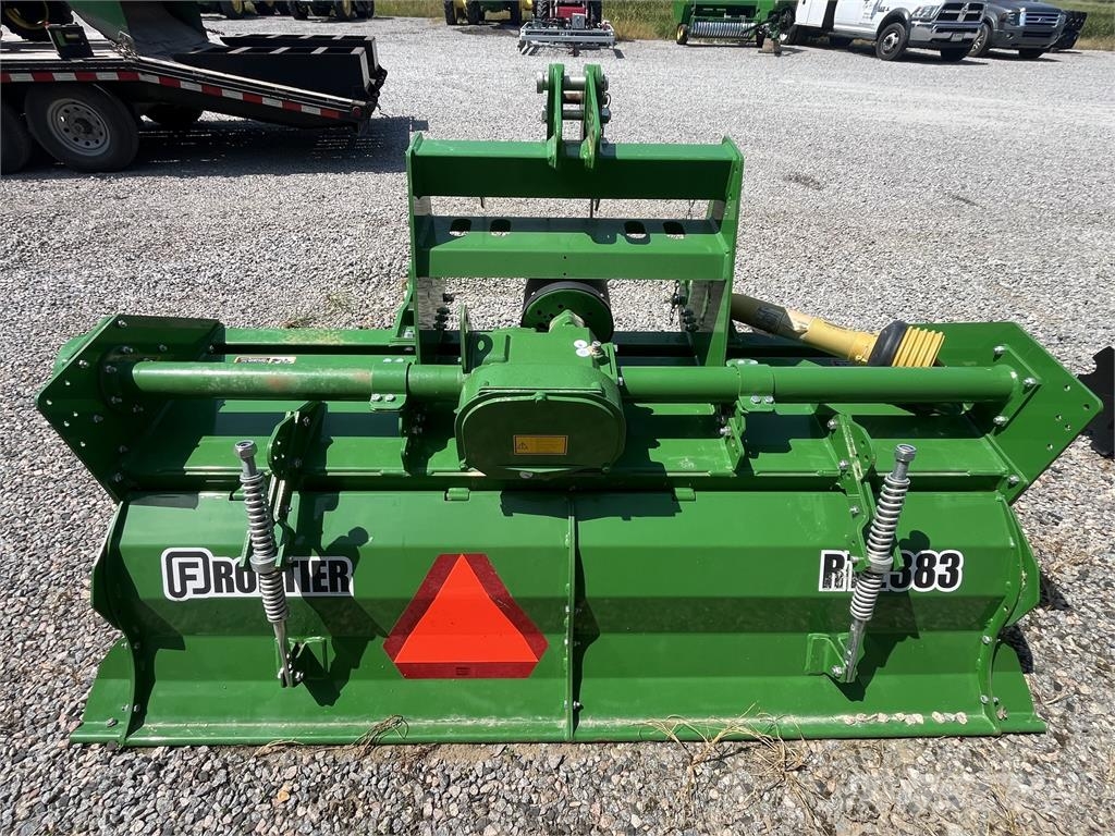 Frontier RT2383 الكاسحات وقلابات التربة ذات المحركات