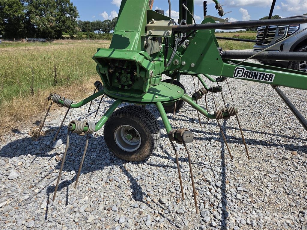 Frontier TD3418 耙與翻草機