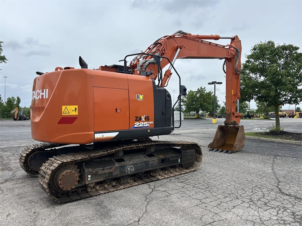 Hitachi ZX225USRK-6 Kāpurķēžu ekskavatori