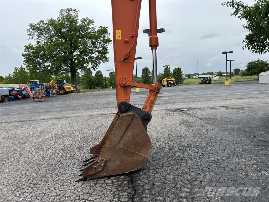 Hitachi ZX225USRK-6 Kāpurķēžu ekskavatori