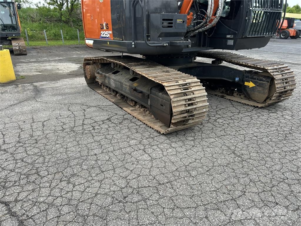Hitachi ZX225USRK-6 Kāpurķēžu ekskavatori