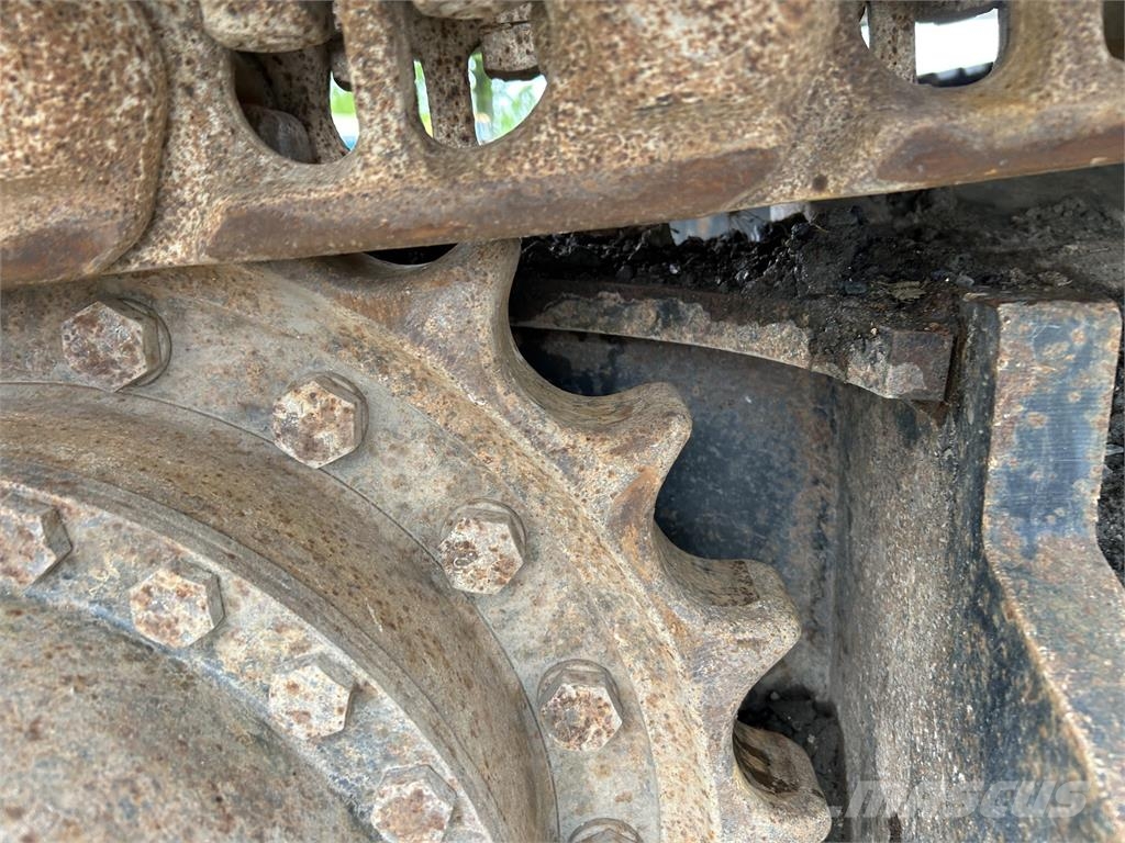 Hitachi ZX225USRK-6 Kāpurķēžu ekskavatori