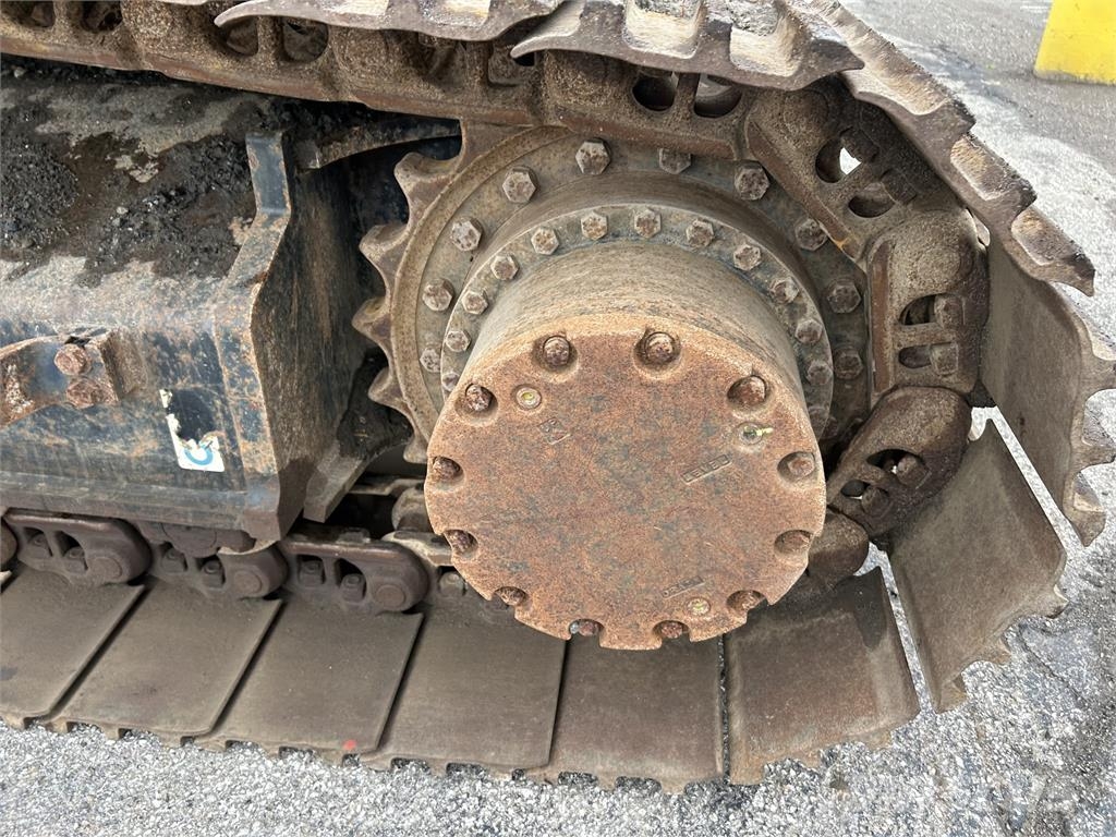 Hitachi ZX225USRK-6 Kāpurķēžu ekskavatori
