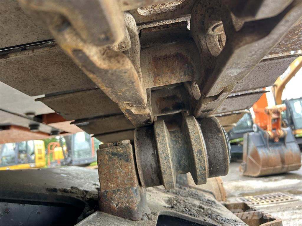 Hitachi ZX225USRK-6 Kāpurķēžu ekskavatori