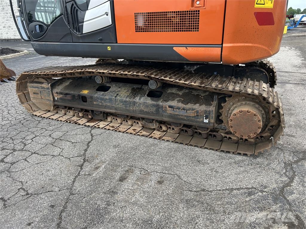 Hitachi ZX225USRK-6 Kāpurķēžu ekskavatori
