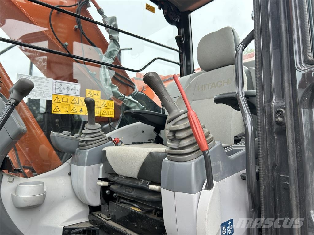 Hitachi ZX225USRK-6 Kāpurķēžu ekskavatori
