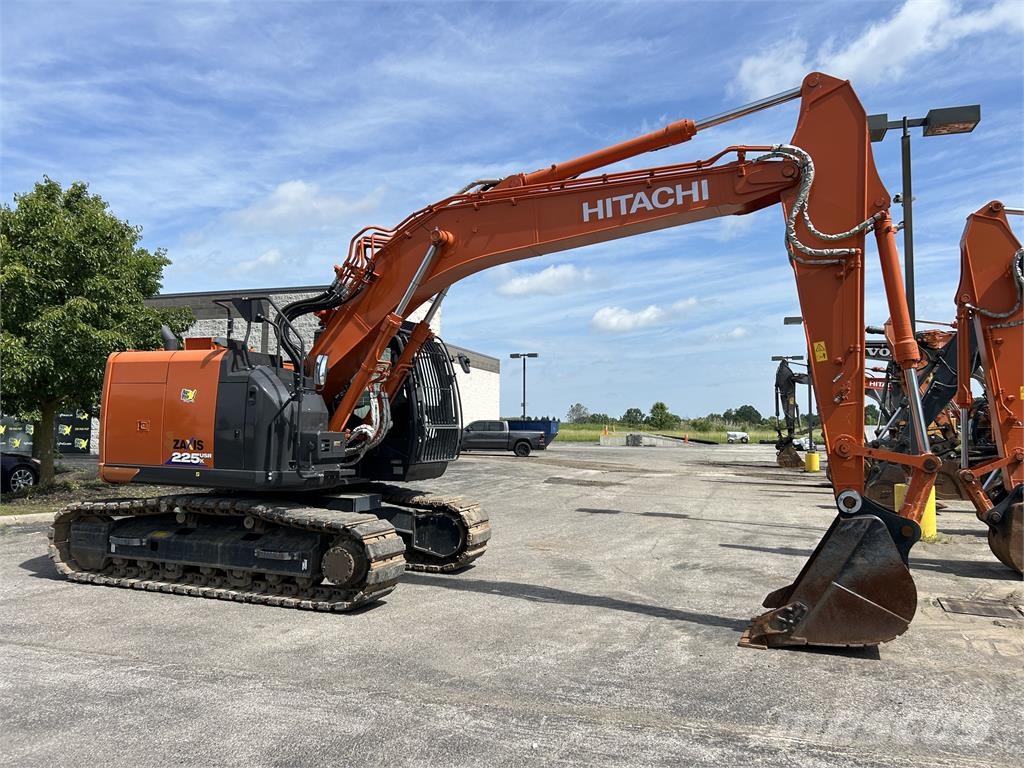 Hitachi ZX225USRK-6 Kāpurķēžu ekskavatori
