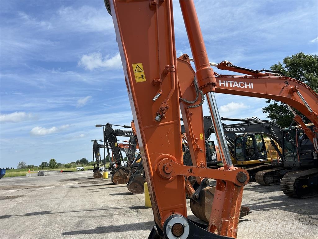 Hitachi ZX225USRK-6 Kāpurķēžu ekskavatori