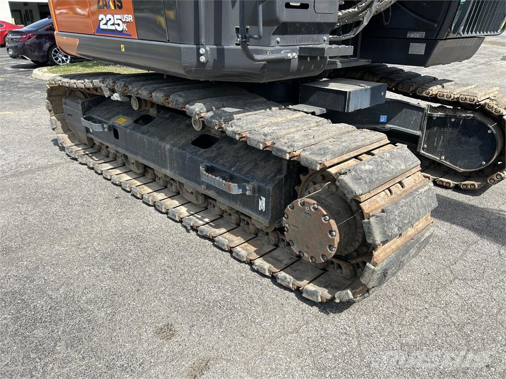 Hitachi ZX225USRK-6 Kāpurķēžu ekskavatori