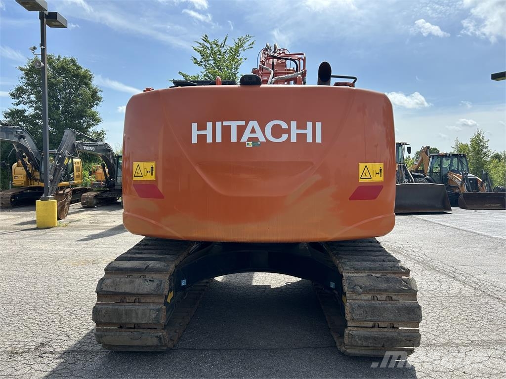 Hitachi ZX225USRK-6 Kāpurķēžu ekskavatori
