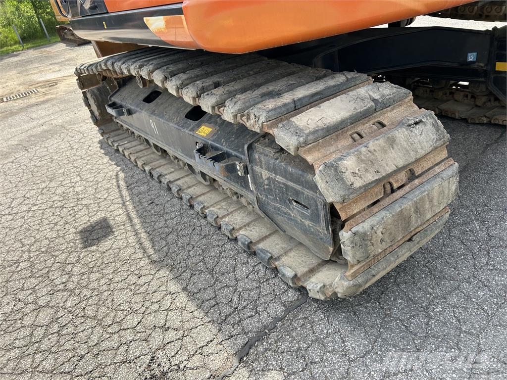 Hitachi ZX225USRK-6 Kāpurķēžu ekskavatori