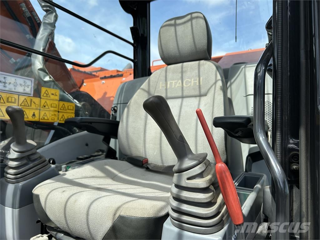 Hitachi ZX225USRK-6 Kāpurķēžu ekskavatori