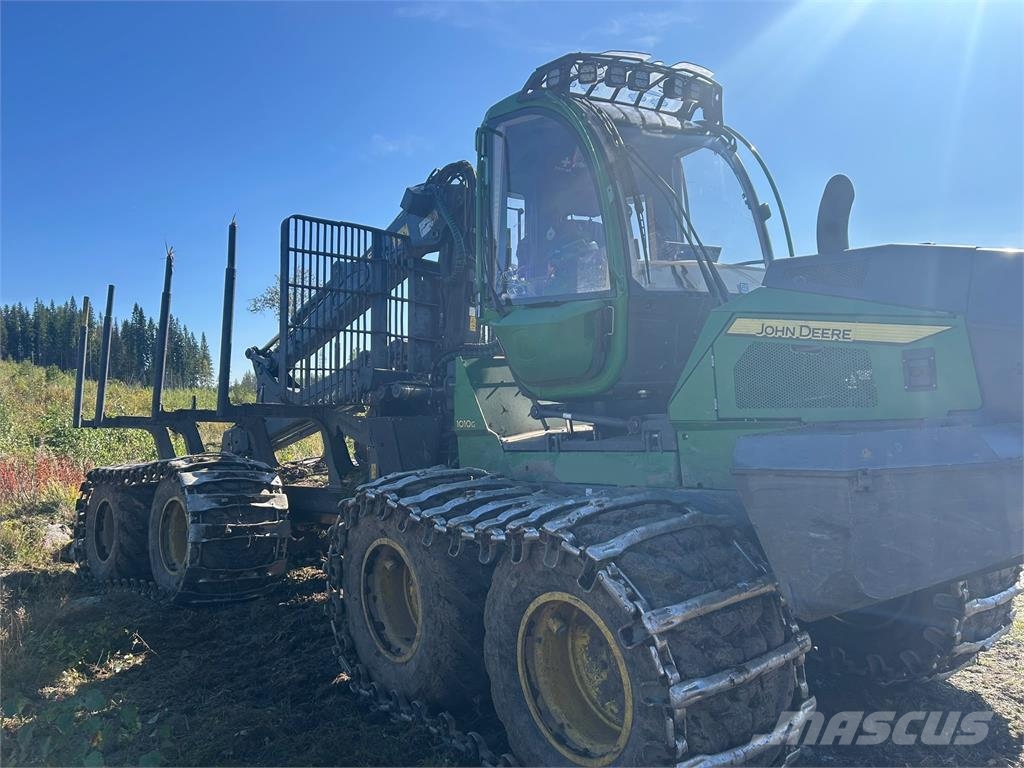 John Deere 1010G شاحنات
