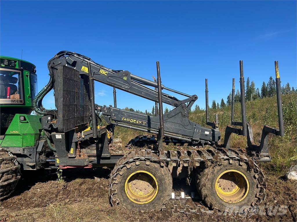 John Deere 1010G شاحنات