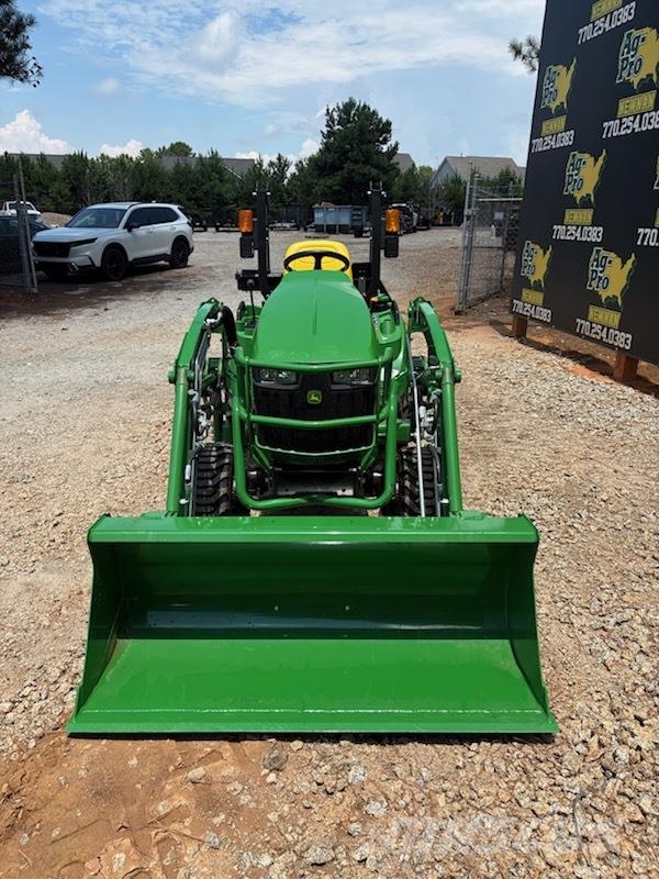 John Deere 1023E جرارات مدمجة