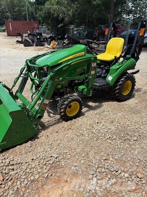 John Deere 1023E جرارات مدمجة