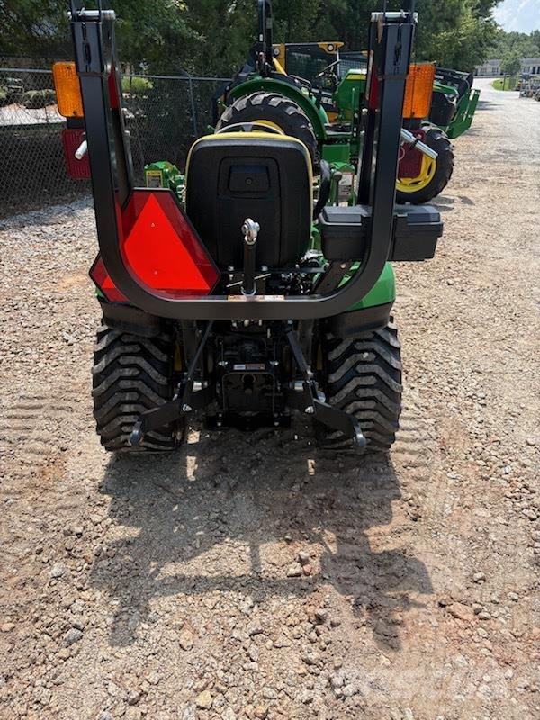 John Deere 1023E جرارات مدمجة
