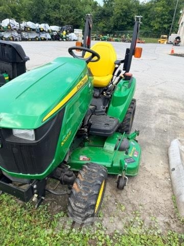 John Deere 1023E جرارات مدمجة