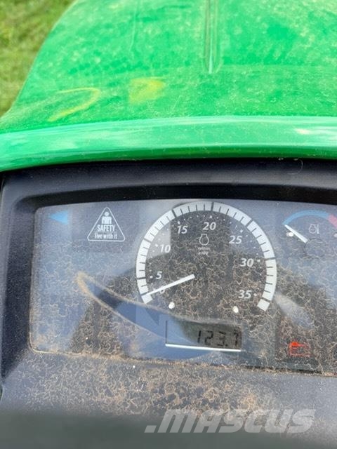 John Deere 1023E جرارات مدمجة