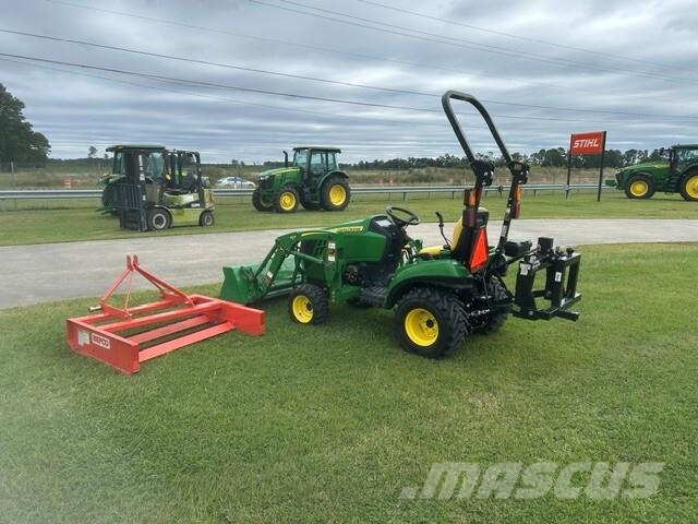 John Deere 1023E Kompaktní traktory