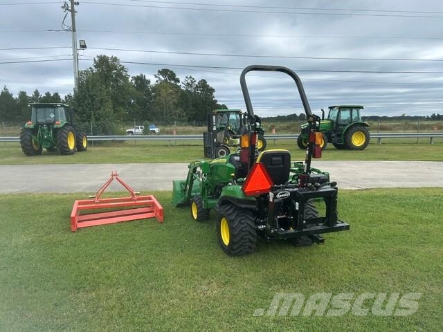 John Deere 1023E Kompaktní traktory