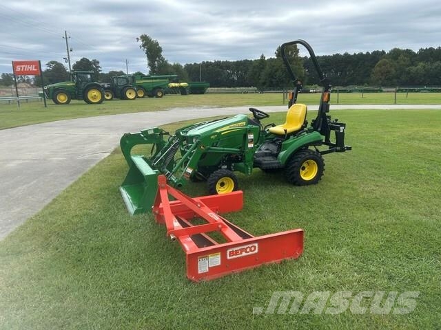 John Deere 1023E Kompaktní traktory