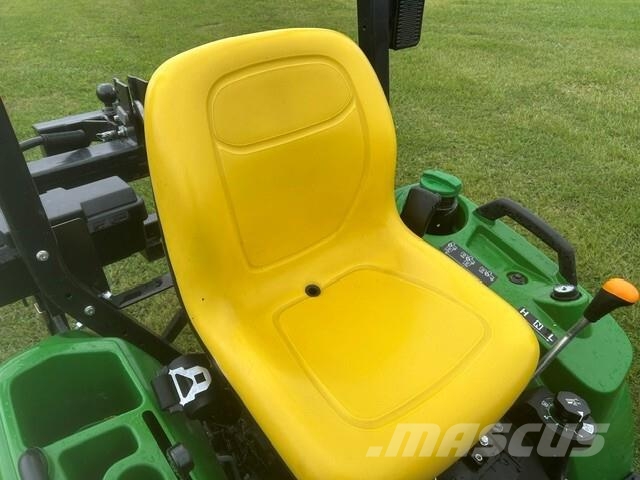 John Deere 1023E Kompaktní traktory