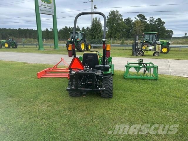 John Deere 1023E Kompaktní traktory