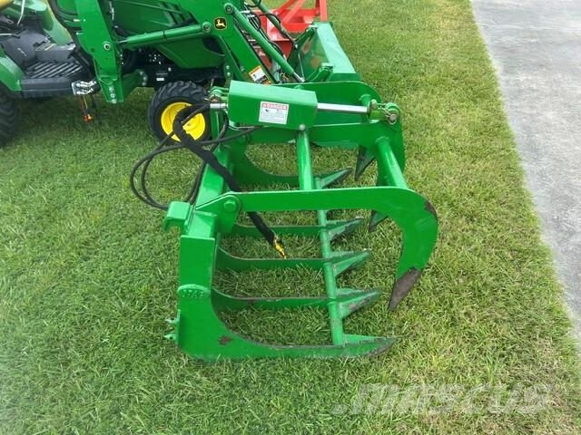 John Deere 1023E Kompaktní traktory