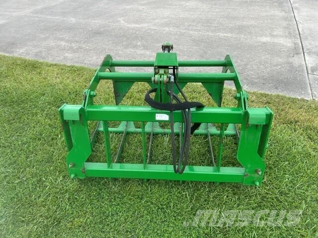 John Deere 1023E Kompaktní traktory