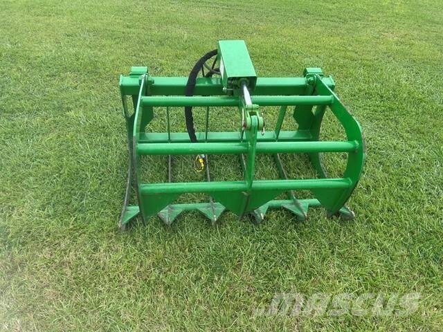 John Deere 1023E Kompaktní traktory